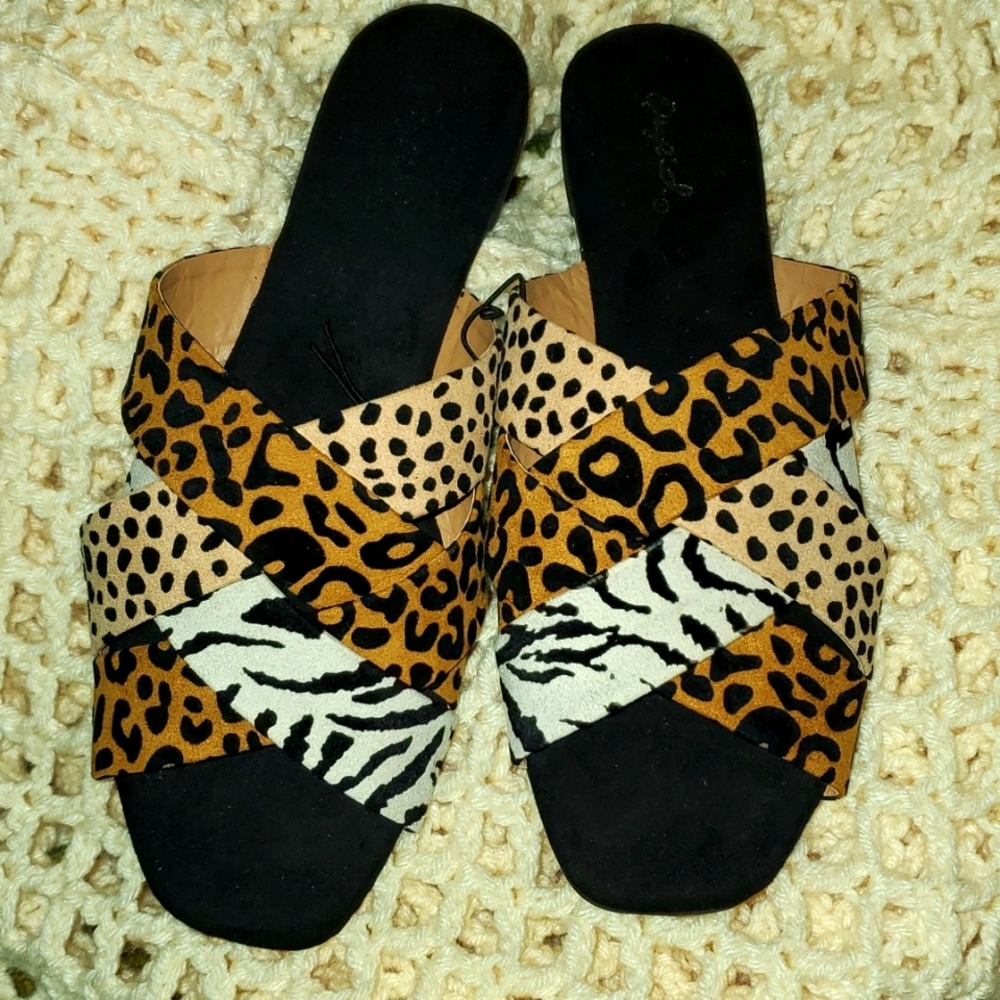 Qupid Animal Print Sandals Size 8